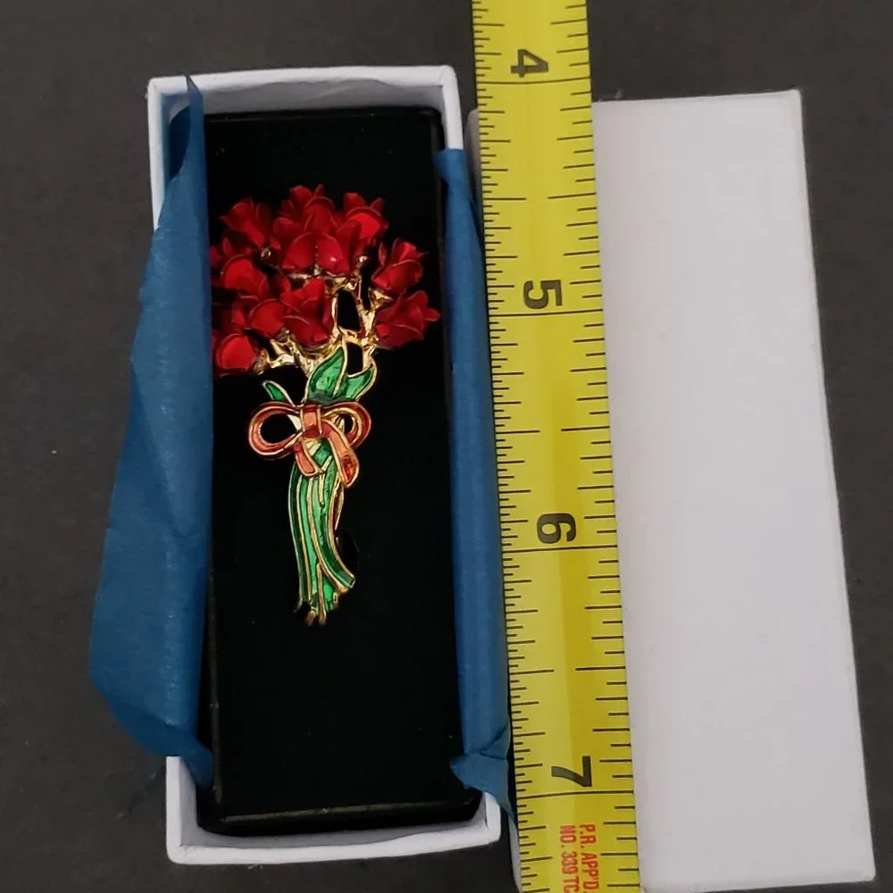 Dozen RED Roses Pin Brooch - Picture 1 of 3